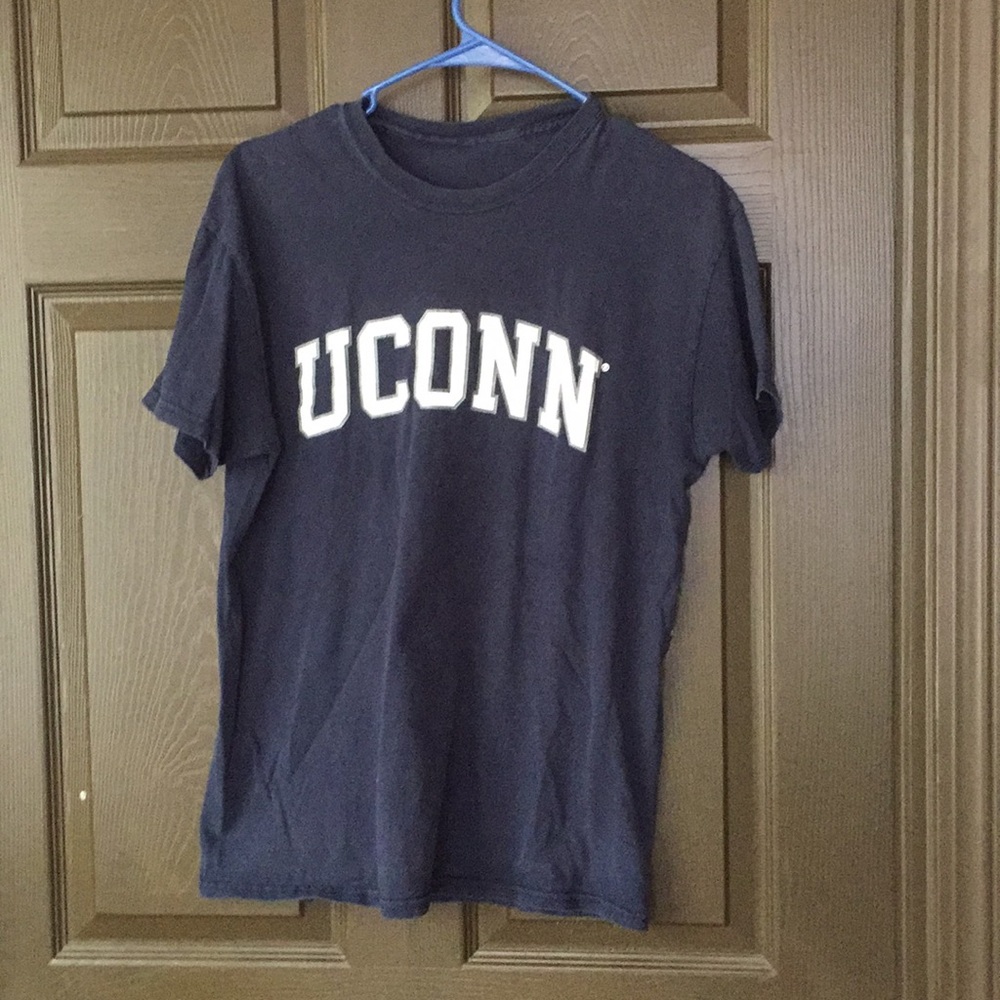 UCONN tshirt